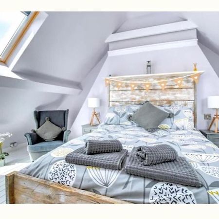 Charming 3-Bed Cottage In Свонідж Екстер'єр фото